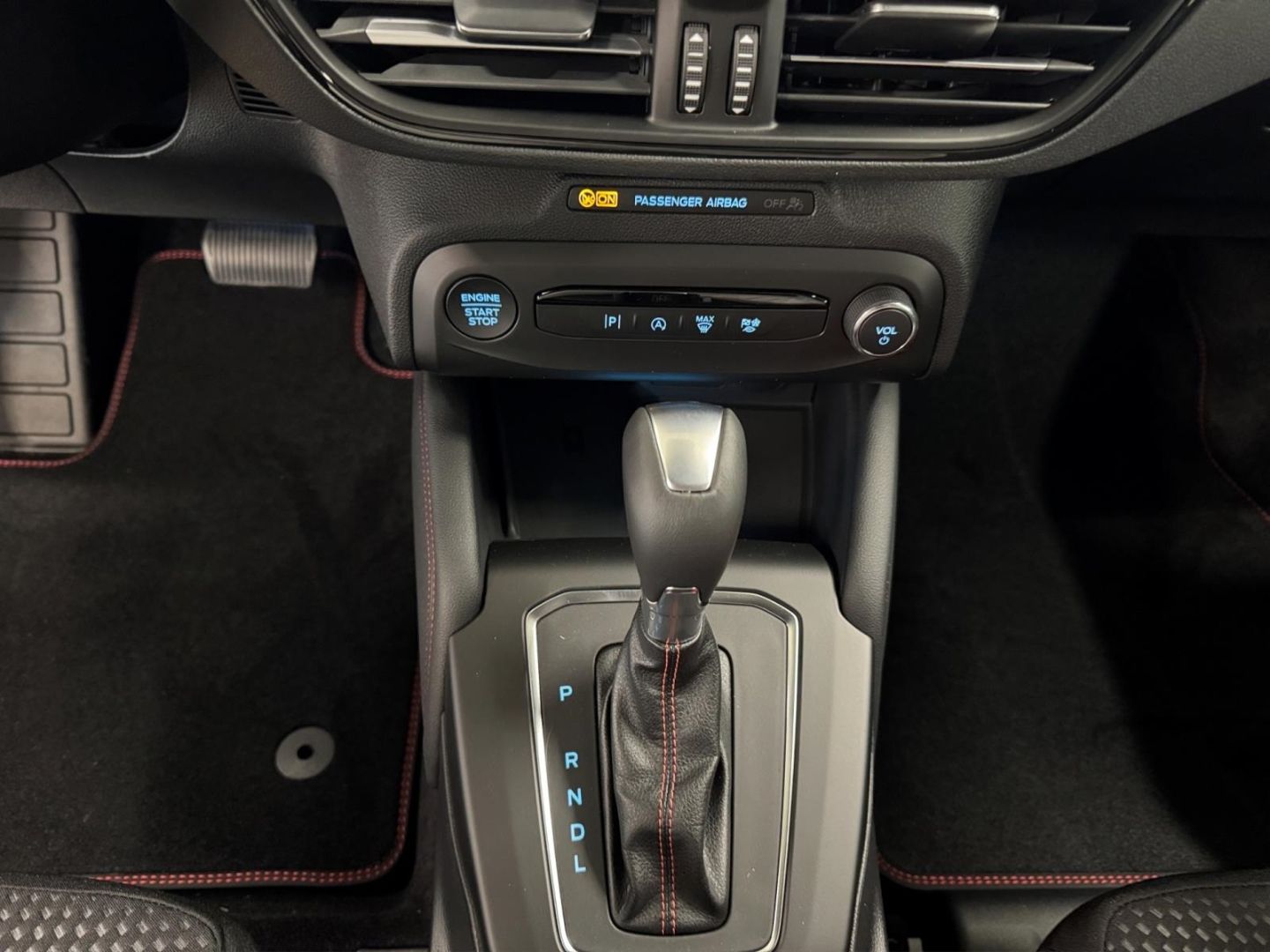 Fahrzeugabbildung Ford Focus Turnier ST-Line X 18 AHK Navi SpurhalteASS