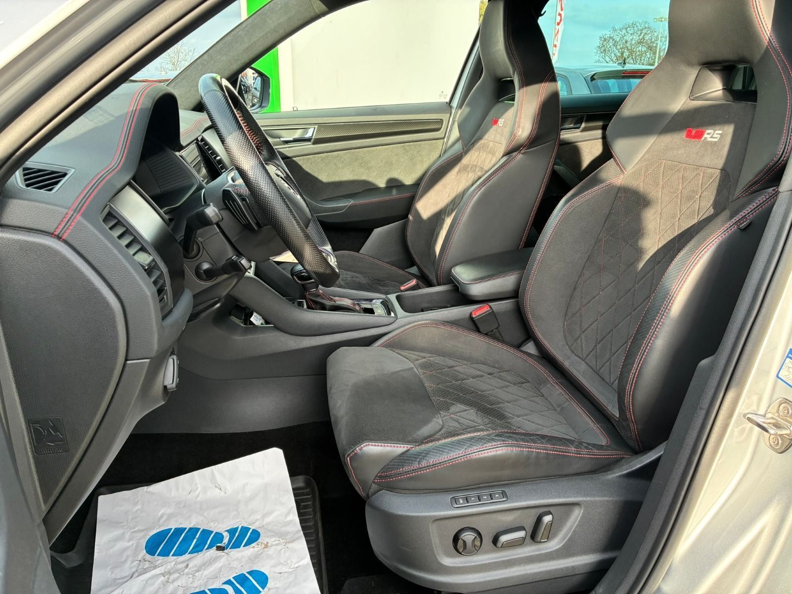 Fahrzeugabbildung SKODA Kodiaq RS 4x4 245PS DSG*AHK*StHz*Pano*20Zoll