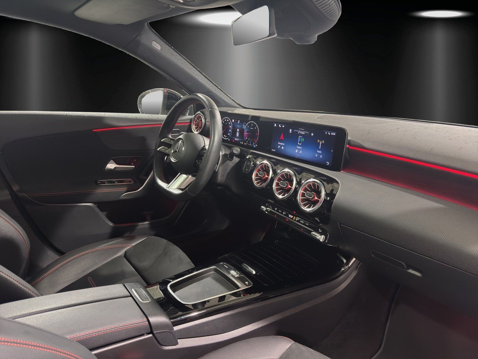 Fahrzeugabbildung Mercedes-Benz A 180d AMG Pano MULTIBEAM KeyGO NIGHT Kamera