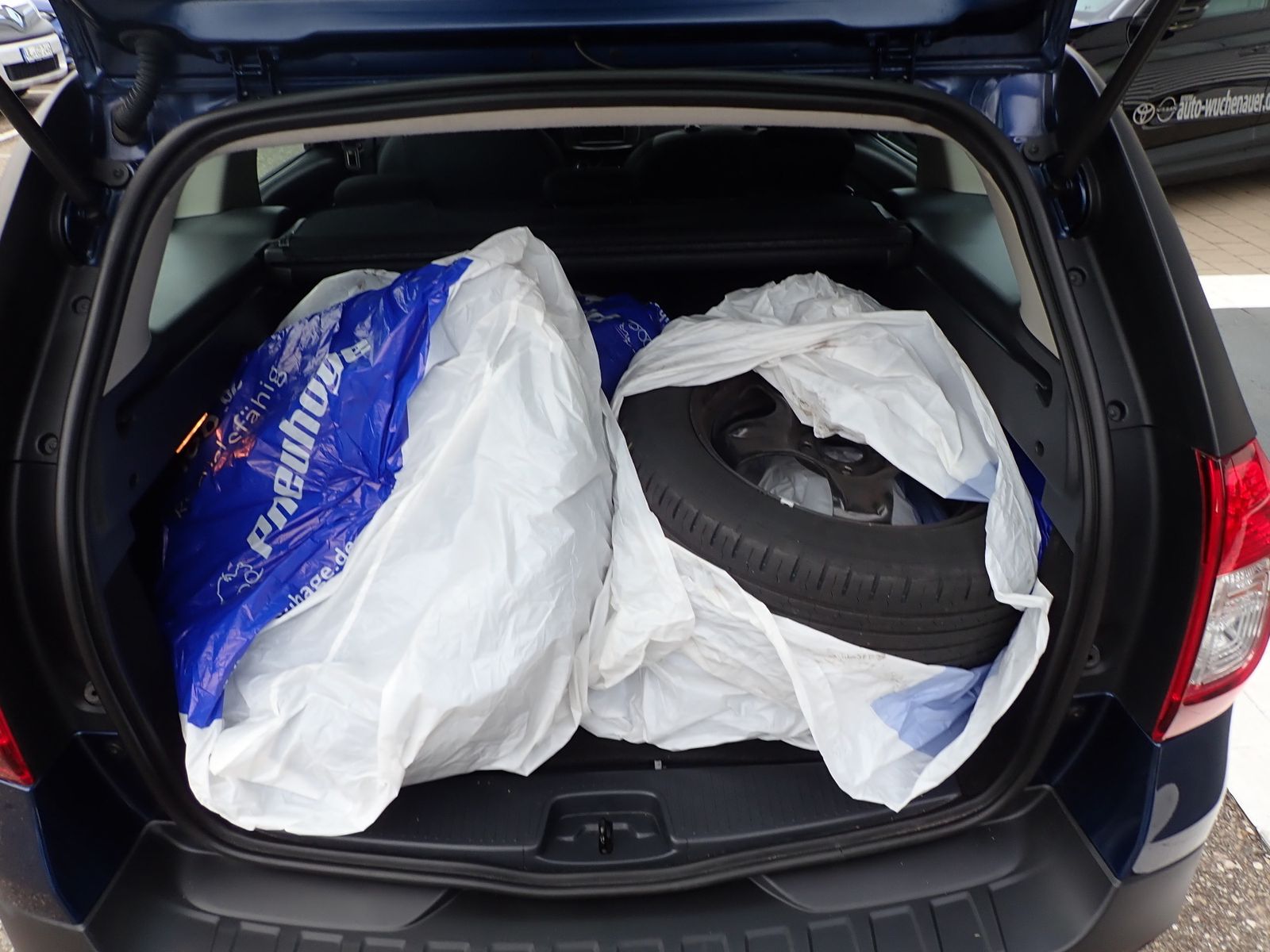 Fahrzeugabbildung Dacia Logan MCV II Kombi Stepway TCe 90 / NAVI