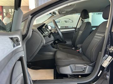 Volkswagen Golf - 11