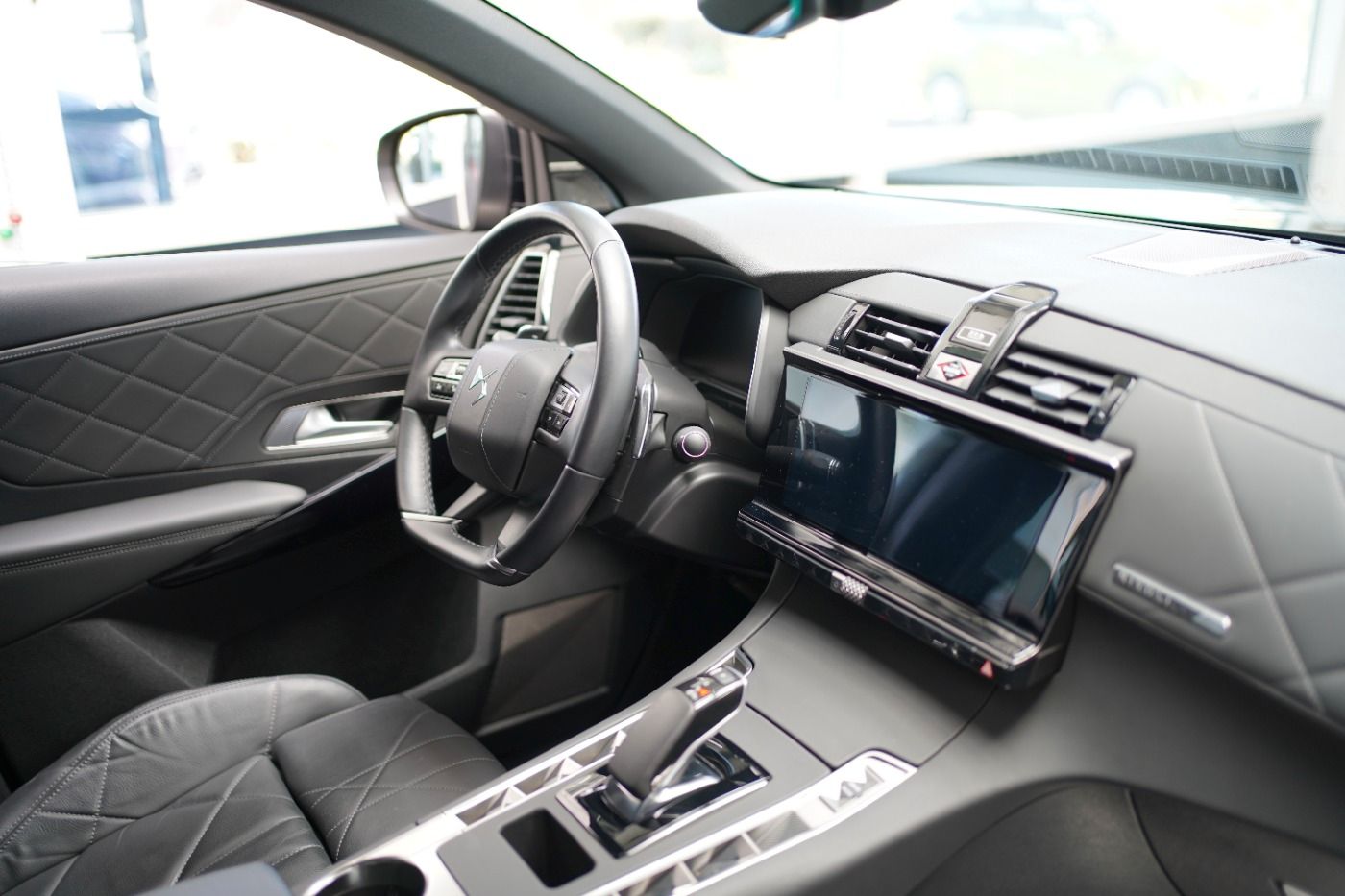 Fahrzeugabbildung DS Automobiles DS7 Crossback E-Tense 4x4 300 Rivoli Automatik