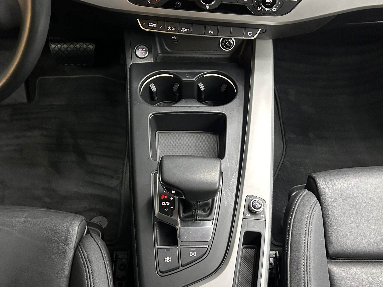 Fahrzeugabbildung Audi A4 45 TDI Quatt Tipt Sport LEDER+SHZ+NAV+LED+ACC