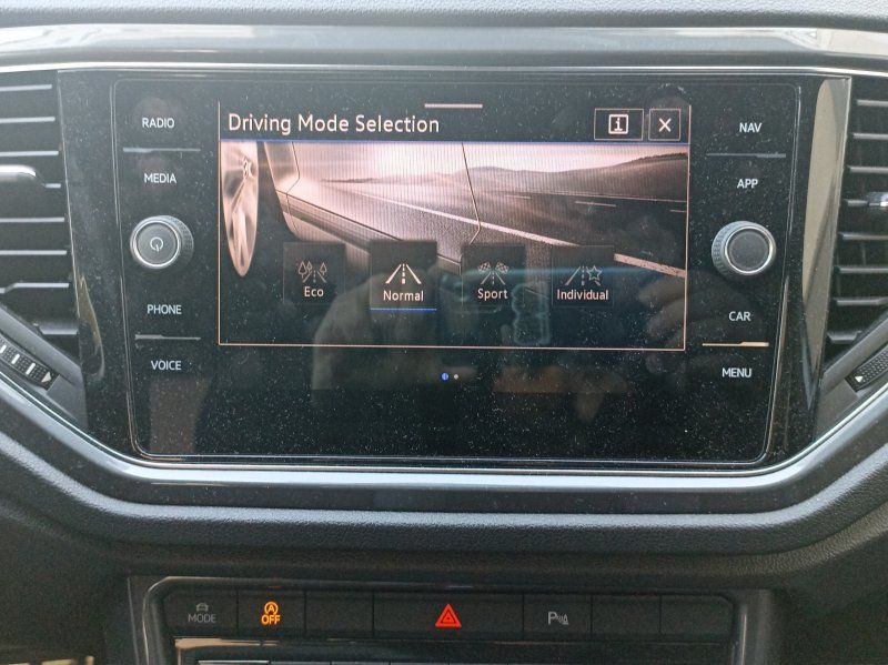 Fahrzeugabbildung Volkswagen T-Roc 1.5 TSI Sport DSG R-Line