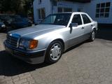 Mercedes-Benz E 500 / 500 E 1. Hand /  SAMMLERFAHRZEUG - Mercedes-Benz E 500 in Hannover