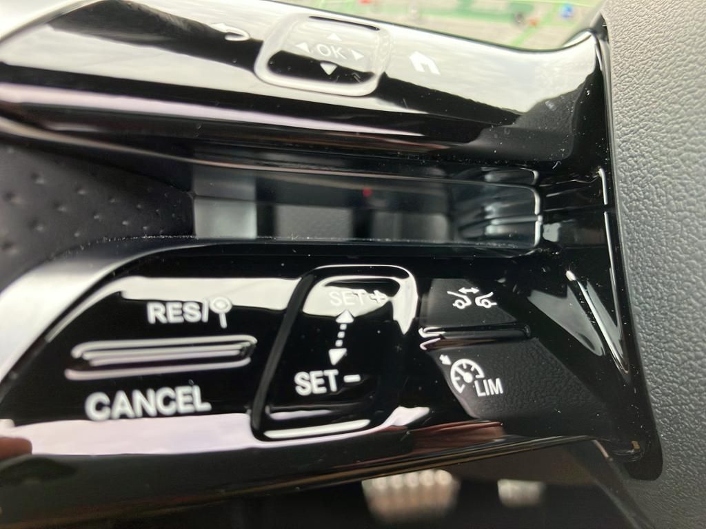 Fahrzeugabbildung Mercedes-Benz A 180 AMG*NIGHT*PANO*MULTIB*AHK*KAM*LENKR.-HEIZ