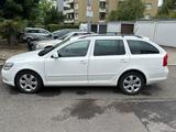Skoda Octavia 1.6 TDI Elegance Combi Elegance - Skoda Octavia aus 2012 mit Diesel-Antrieb: Kombi, 1.6