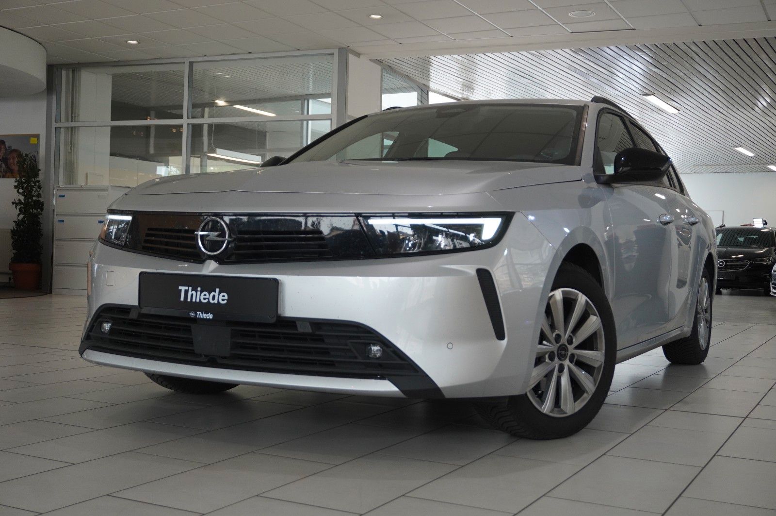 Fahrzeugabbildung Opel Astra L ST 1.2T  LED/NAVI/SHZ/ALU16/KAMERA/ALLWE