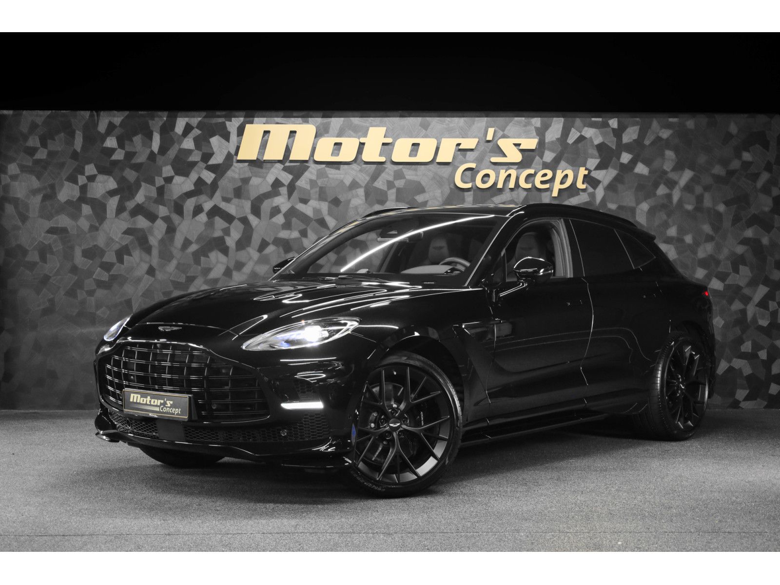 Aston Martin DBX 707 4.0 V8 Bi-Turbo
