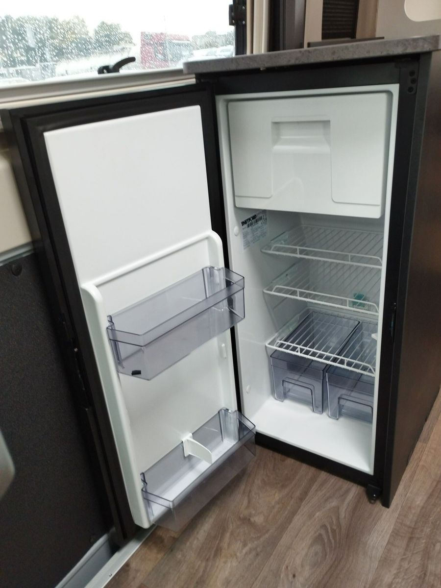 Fahrzeugabbildung Sunlight Adventure Cliff 600 Automatik, Dörr Edition, LTE