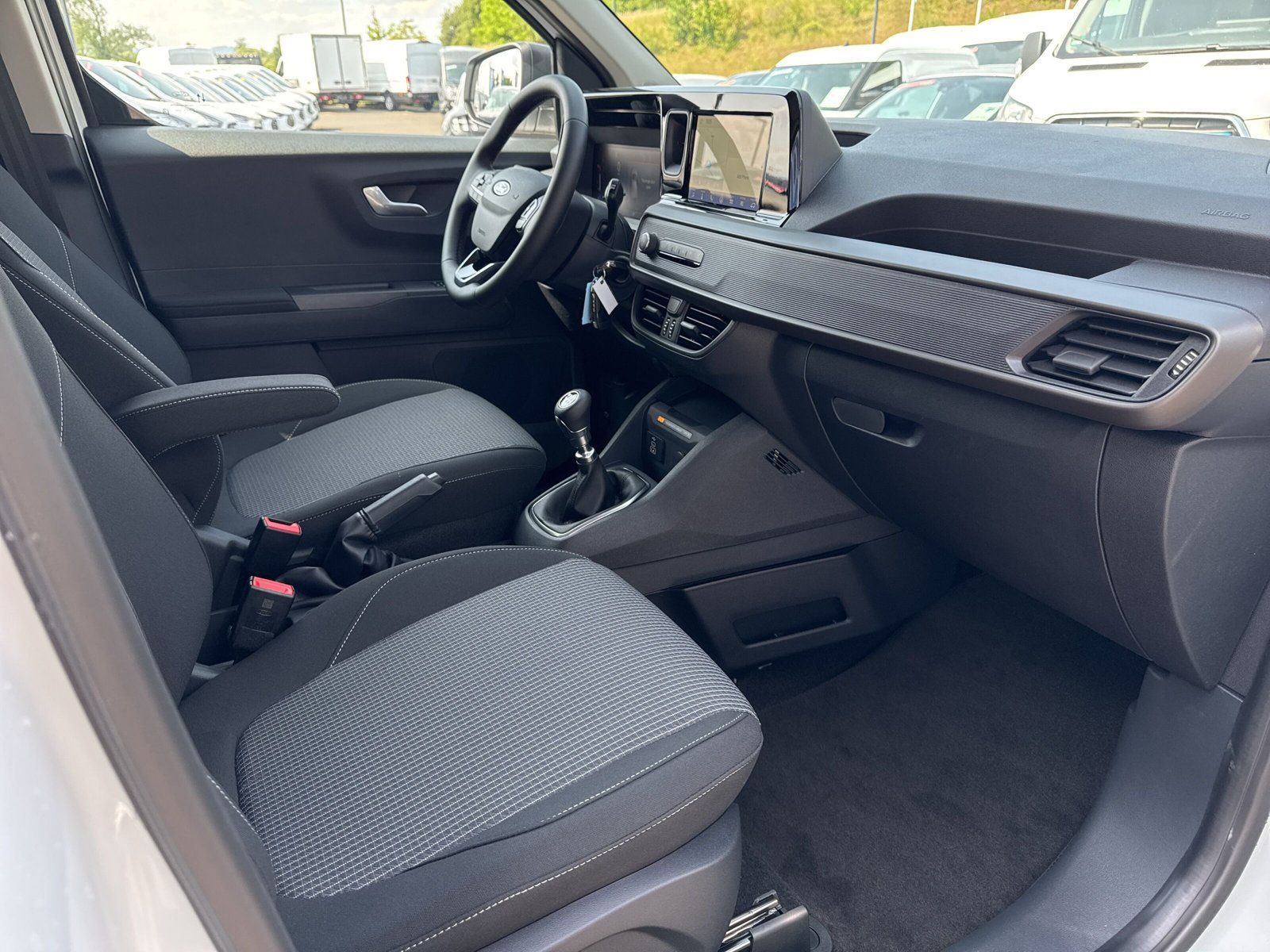 Fahrzeugabbildung Ford Transit Courier Trend Doppelkabine