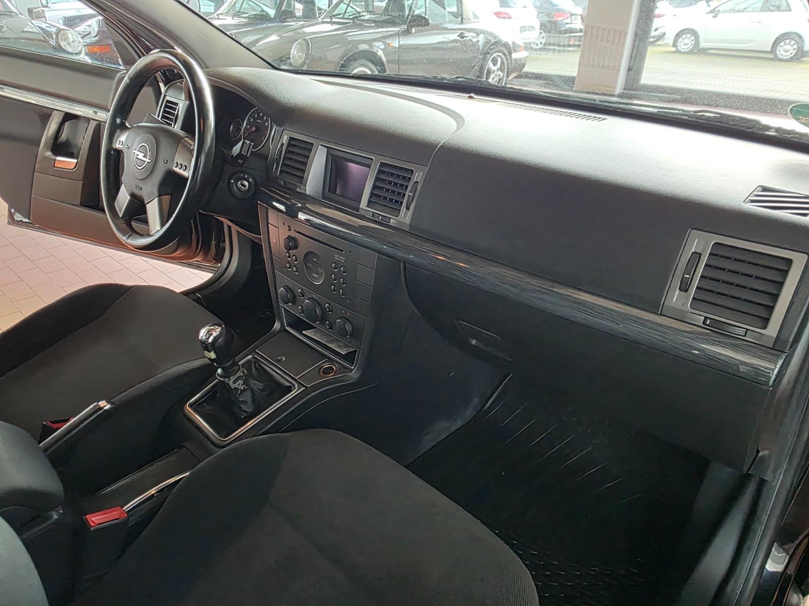 Opel Vectra 2004 — photo 29