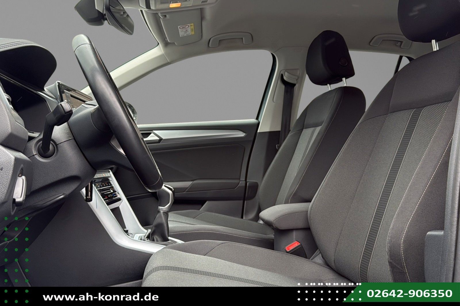Fahrzeugabbildung Volkswagen T-Roc 1.5 TSI Life*AHK*RCAM*AHK*