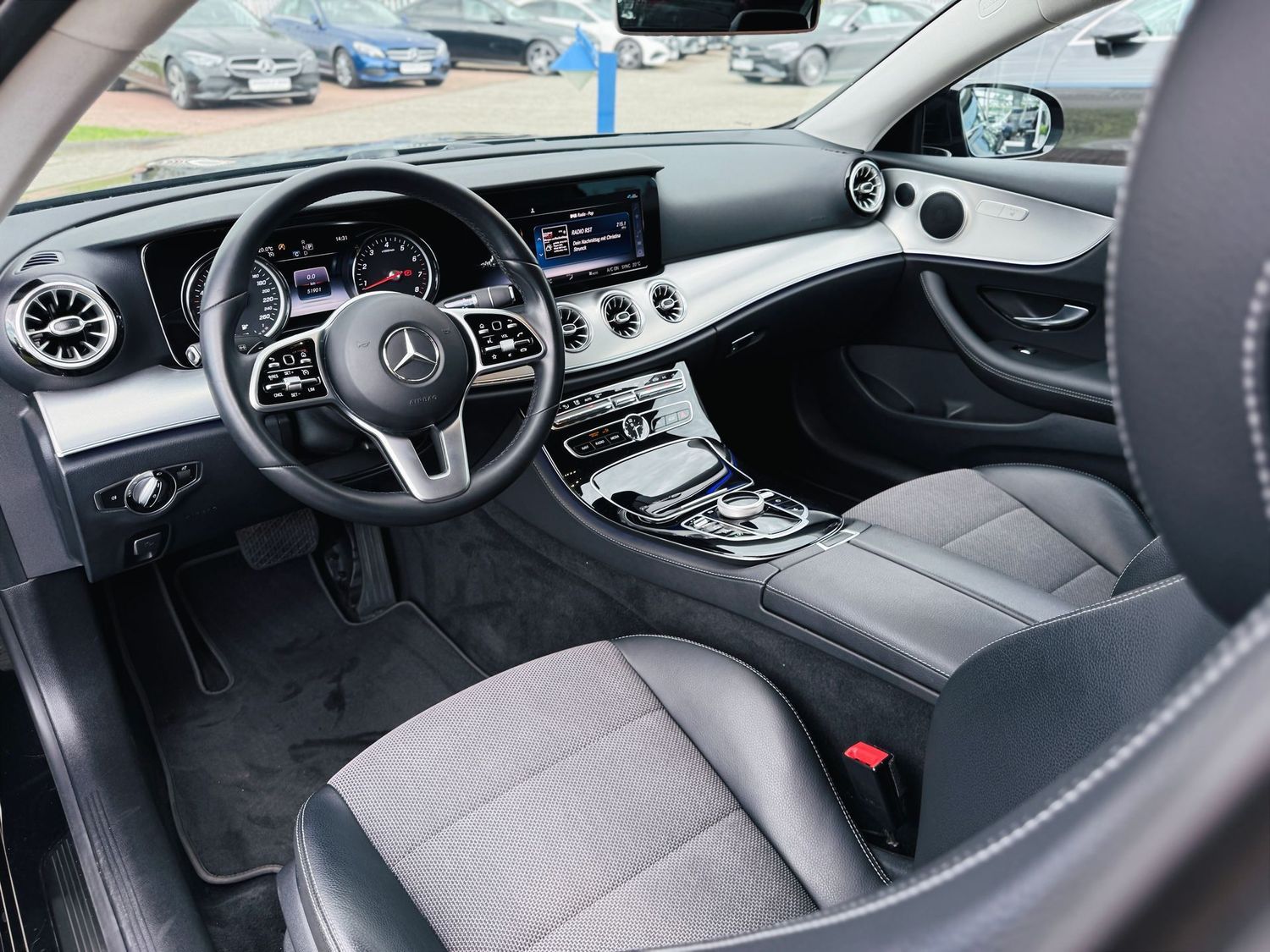 Fahrzeugabbildung Mercedes-Benz E 200 Coupé AVANTGARDE, AHK schw., RFK, Totw., L