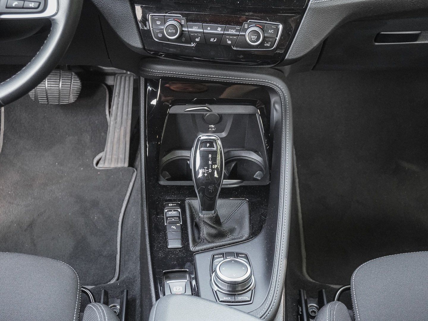 BMW X2 sDrive18i Advantage Plus Aut. NAVI LED Sound  foto 9