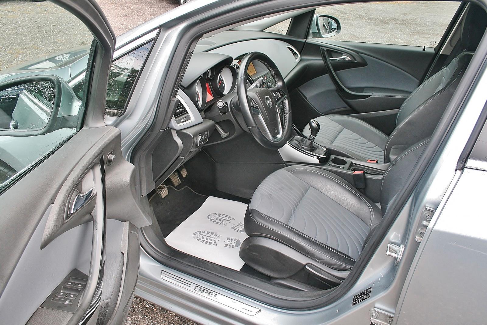 Opel Astra 2015 — photo 8