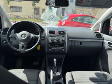 Volkswagen Touran - 4