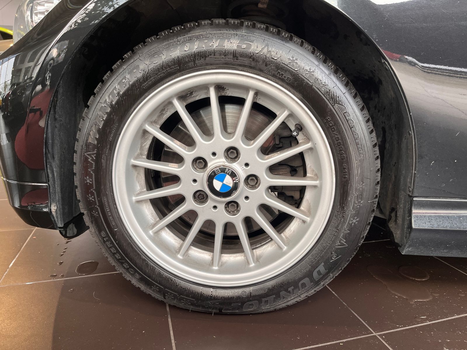 Fahrzeugabbildung BMW 320i  Touring PANO XENON NAVI