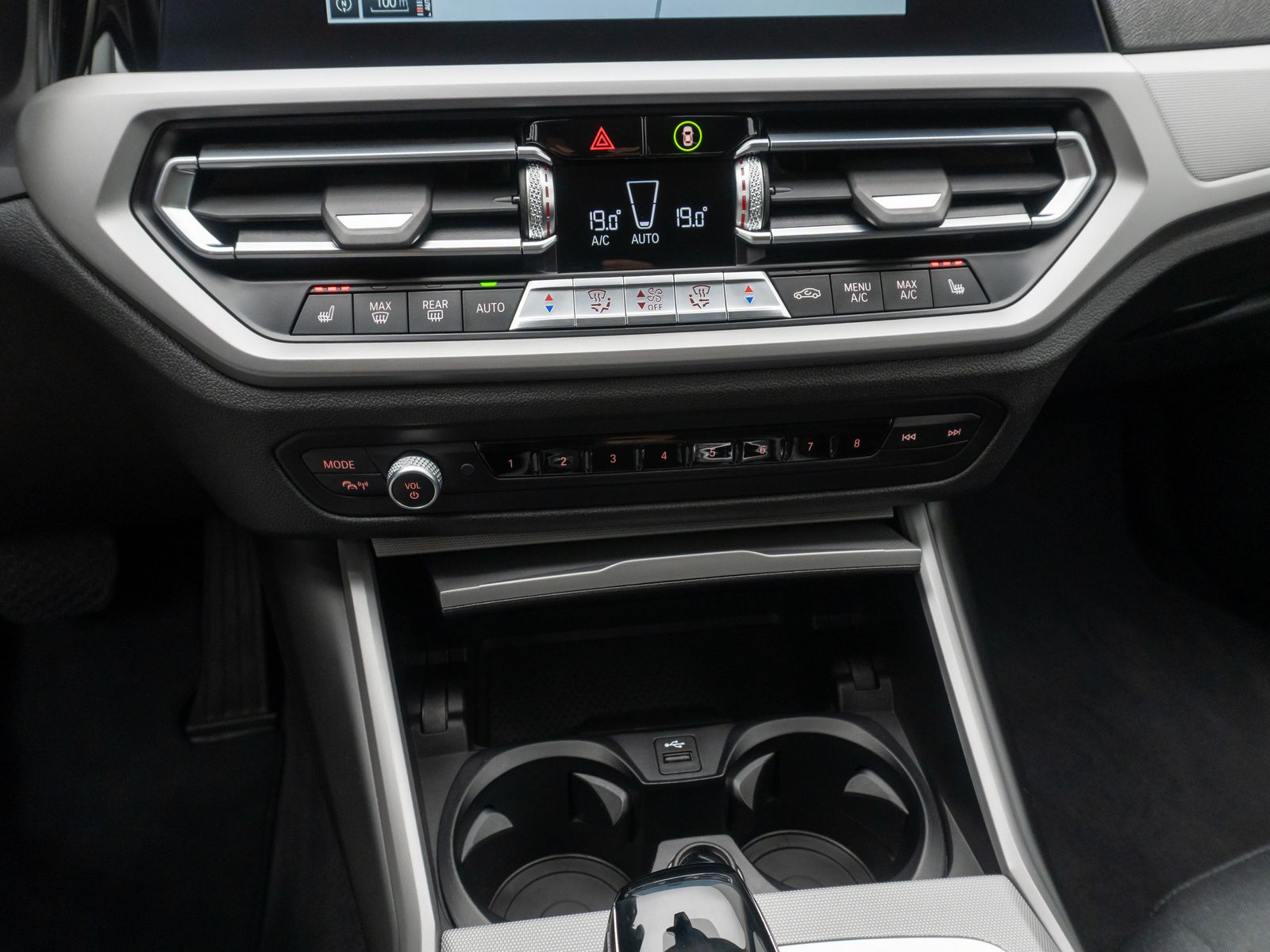 Fahrzeugabbildung BMW 320d Kamera DAB HiFi Stop&Go Fernlichtassist LED