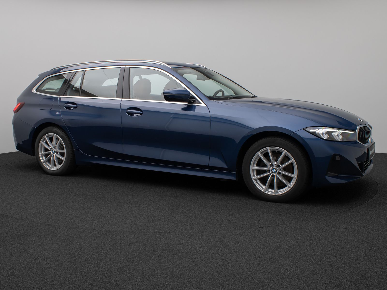 Fahrzeugabbildung BMW 320d xD  Panorama HUD DAB AHK Alarm PDC Sport
