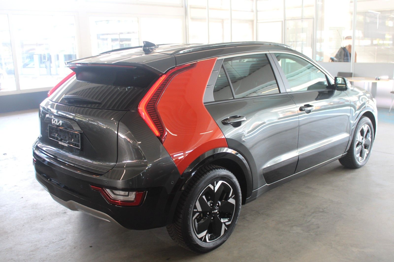Fahrzeugabbildung Kia Niro EV Inspiration Ausparken Wärmepumpe 64 kWh