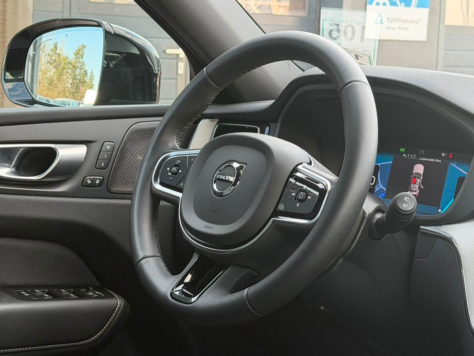 Fahrzeugabbildung Volvo XC60 B4D AWD Plus Dark*STDHZG*360°ACC