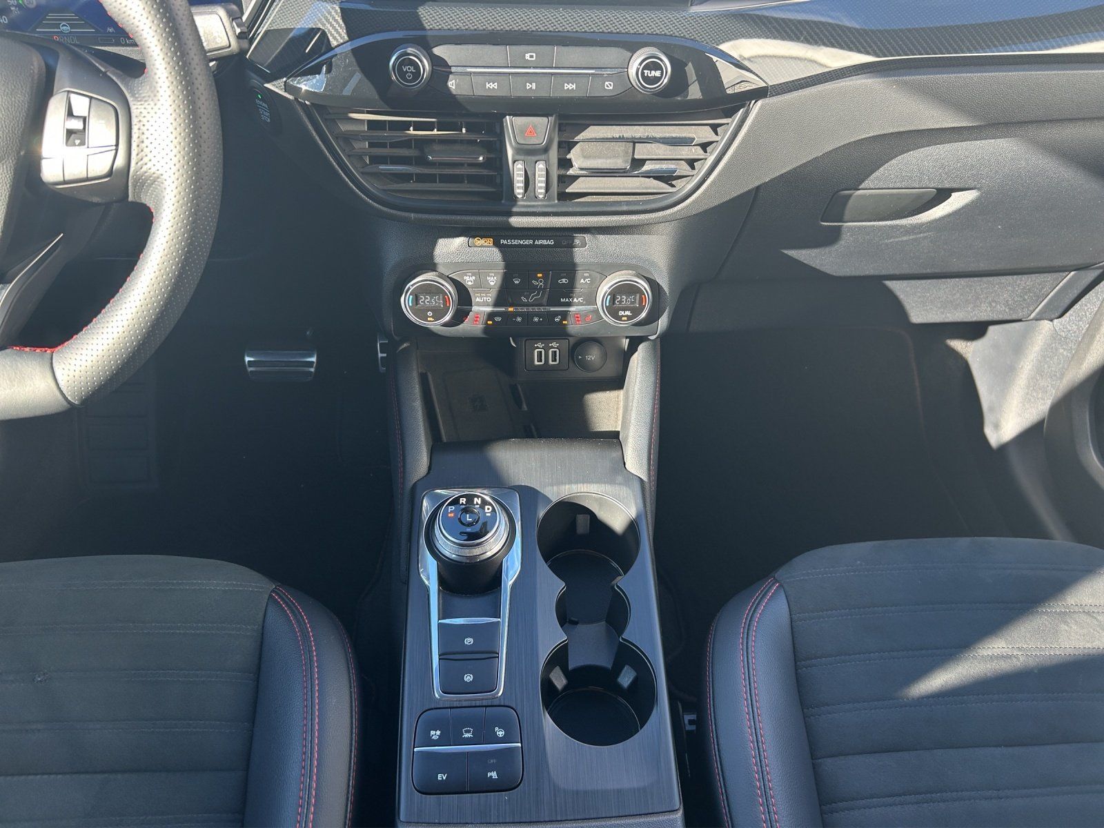 Fahrzeugabbildung Ford Kuga 2.5 PHEV ST-Line X Aut./LED/KAMERA/NAVI/ACC