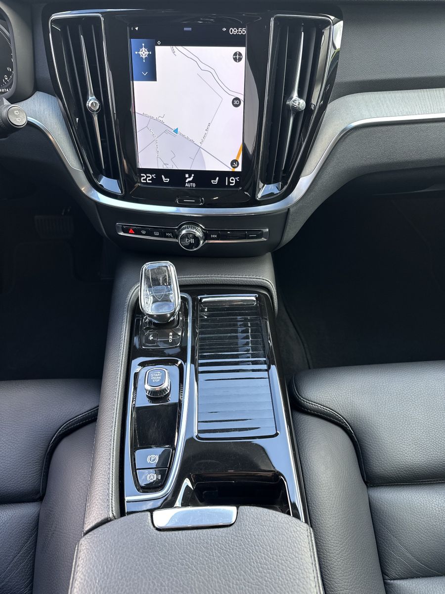 Fahrzeugabbildung Volvo V60 T6 AWD Recharge Inscription NAV+LED+ACC+AHK