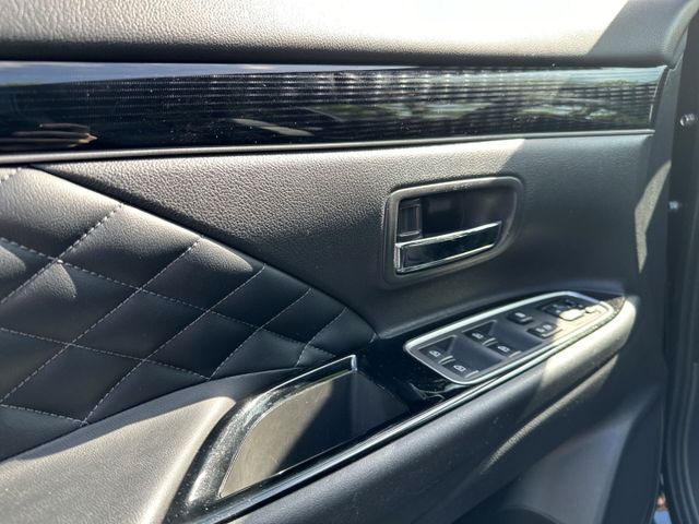 Outlander PHEV Intro Edition 4WD LED Kamera NAVI