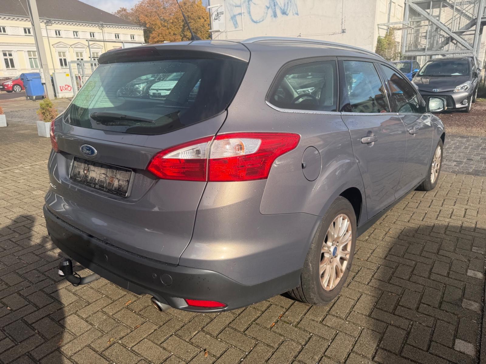 Ford Focus 2011 — photo 9