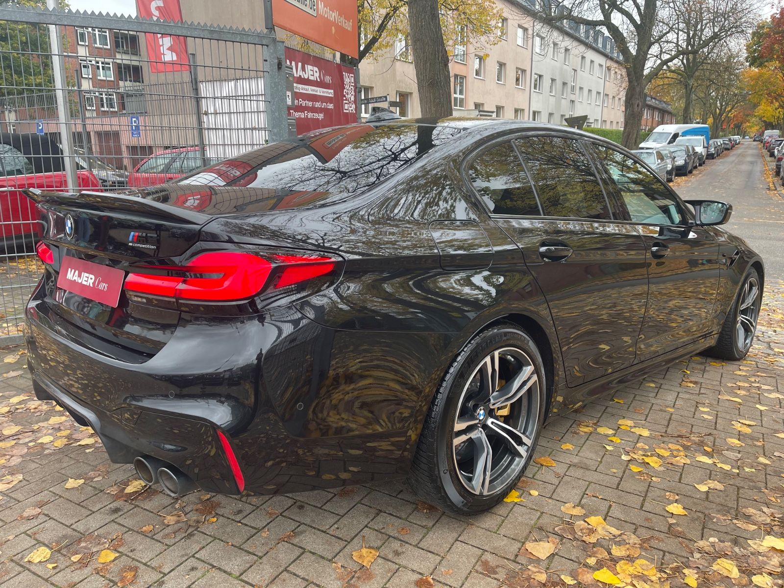 Fahrzeugabbildung BMW M5 Baureihe M5 Lim.*MASSAGE*CARBON*HEAD-UP*LED