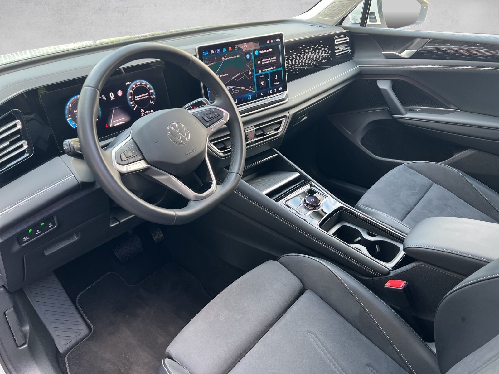 Tiguan Elegance 2.0 TDI DSG 4M Navi*ACC*Standhzg