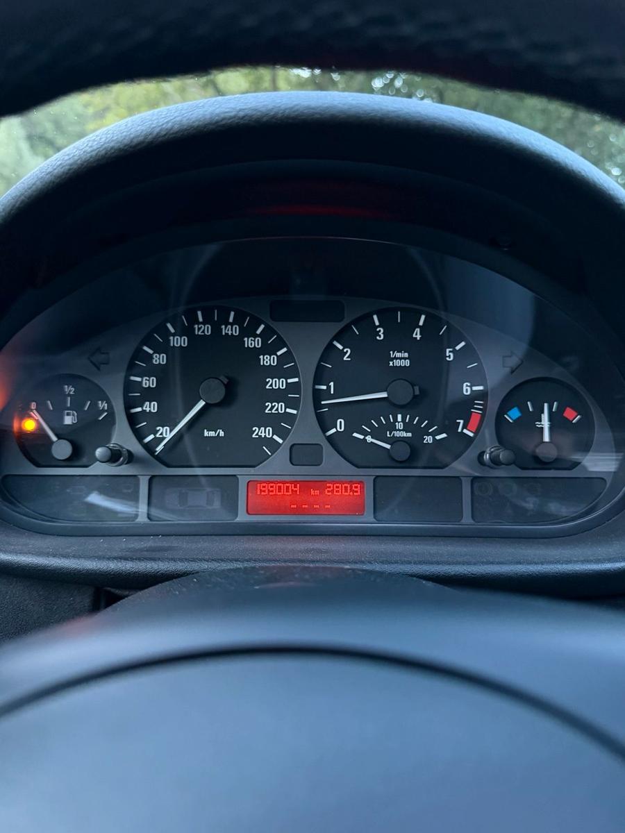 BMW 320 2004 — photo 12