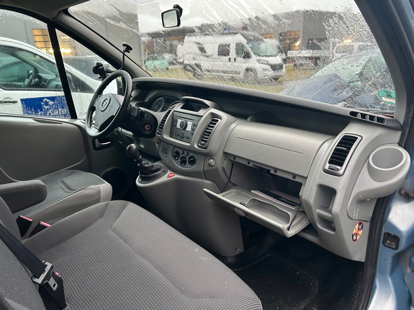 Fahrzeugabbildung Opel Vivaro 2.5 Kombi L1H1 9 Sitzer