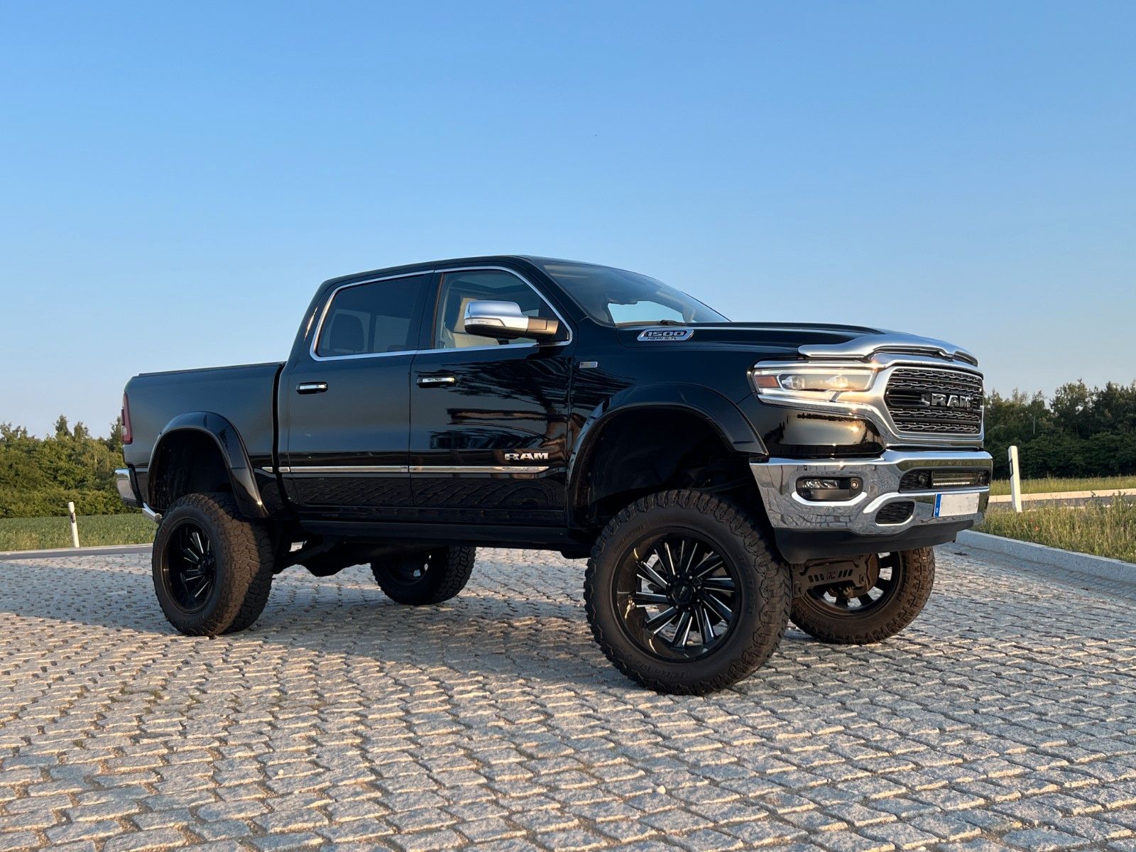 Fahrzeugabbildung Dodge RAM 1500 Limited  10"höher Alles Eingetragen!!!