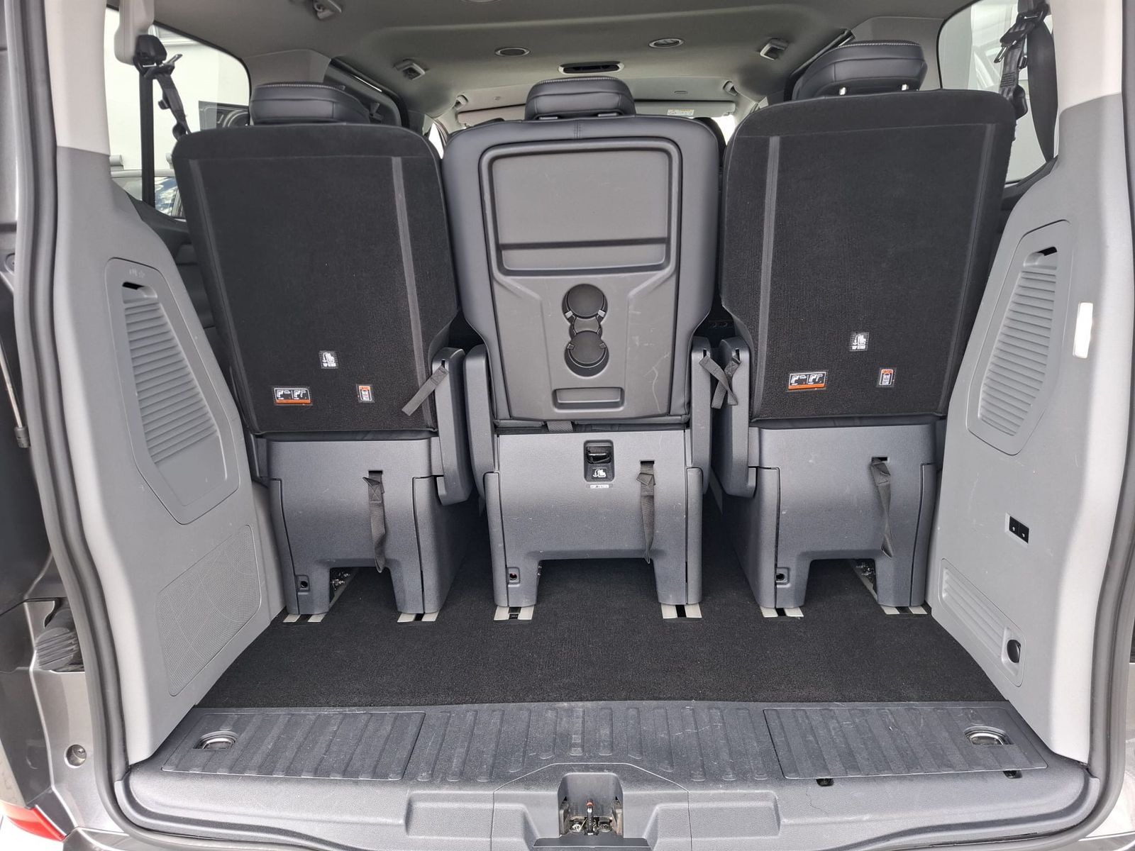 Fahrzeugabbildung Ford Tourneo Custom L1 Titanium X MATRIX*STANDH.*AHK