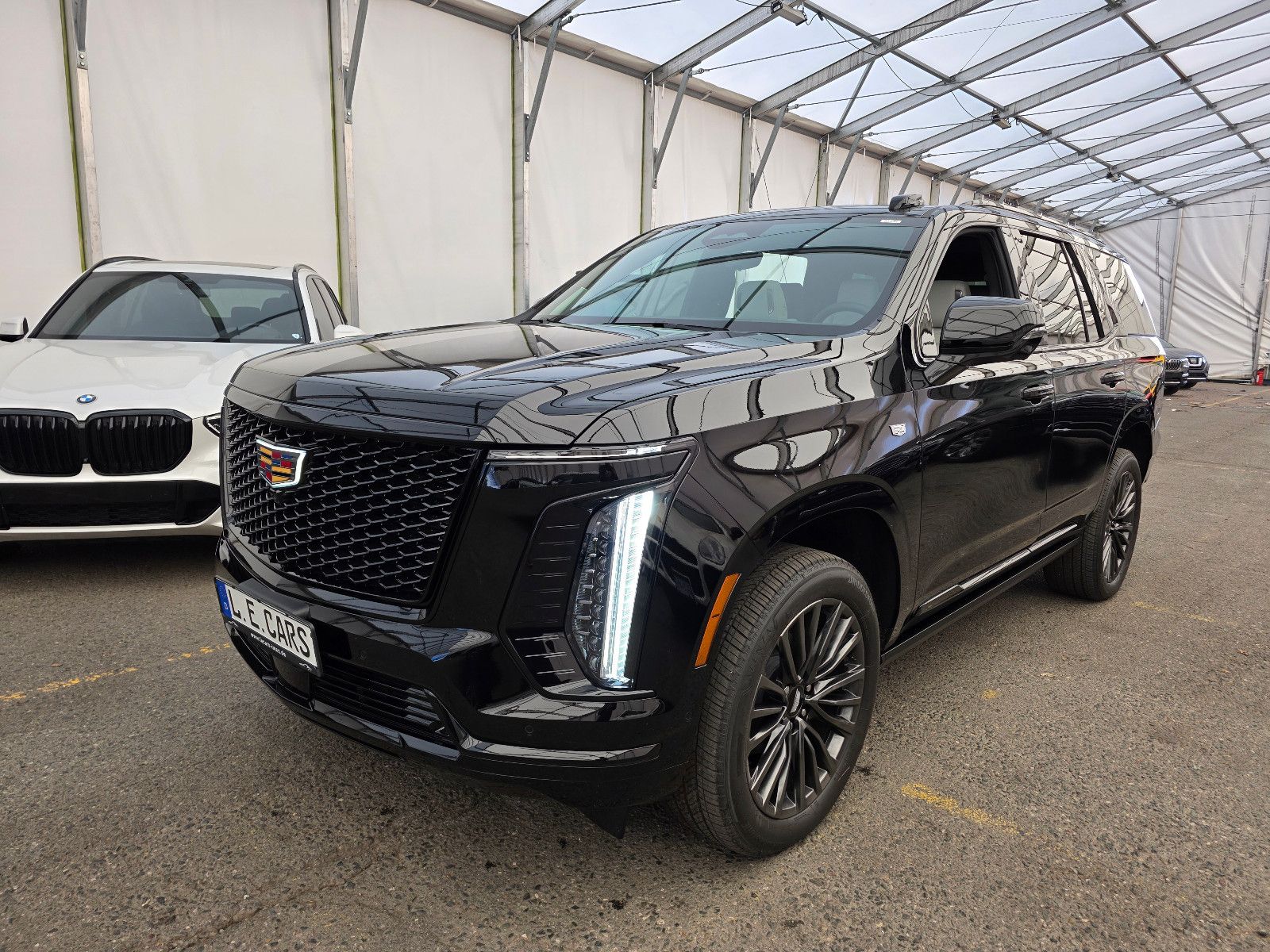Fahrzeugabbildung Cadillac Escalade Sport Platinum T1: 129.000 EUR, Stock !