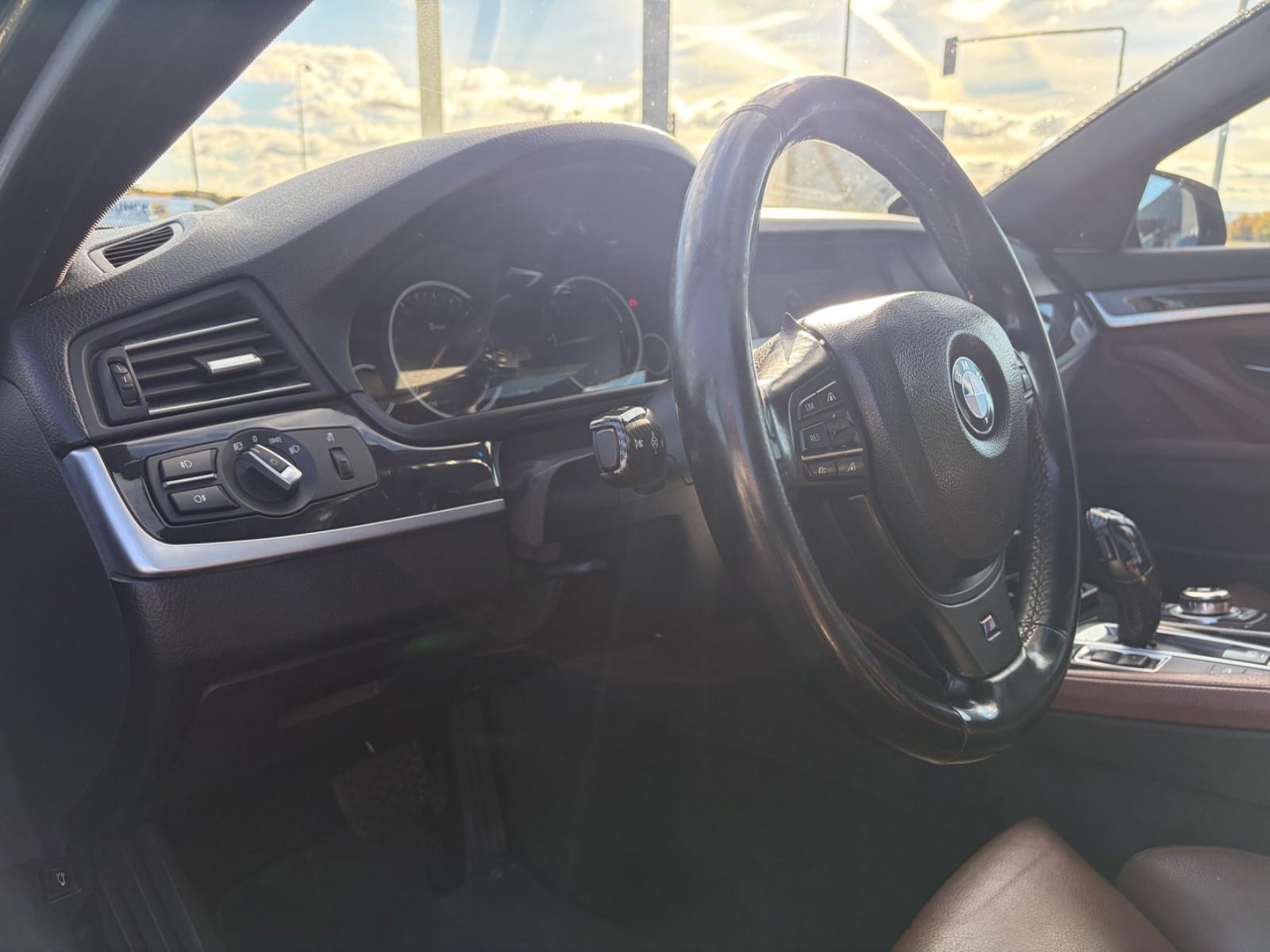 BMW 520 2011 — photo 14