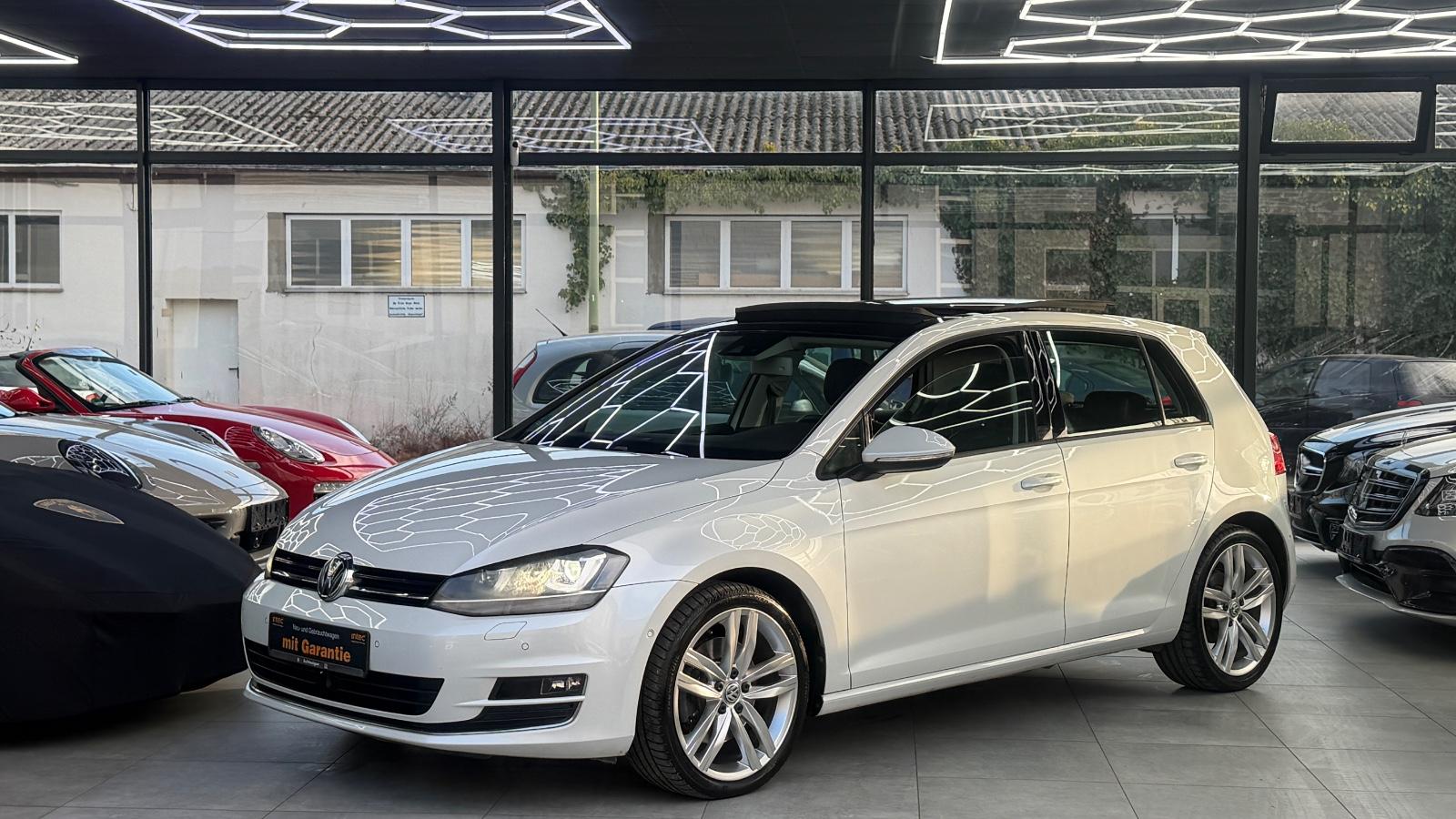 Volkswagen GOLF VII HIGHLINE DSG NAVI XENON LEDER PANO 1HD