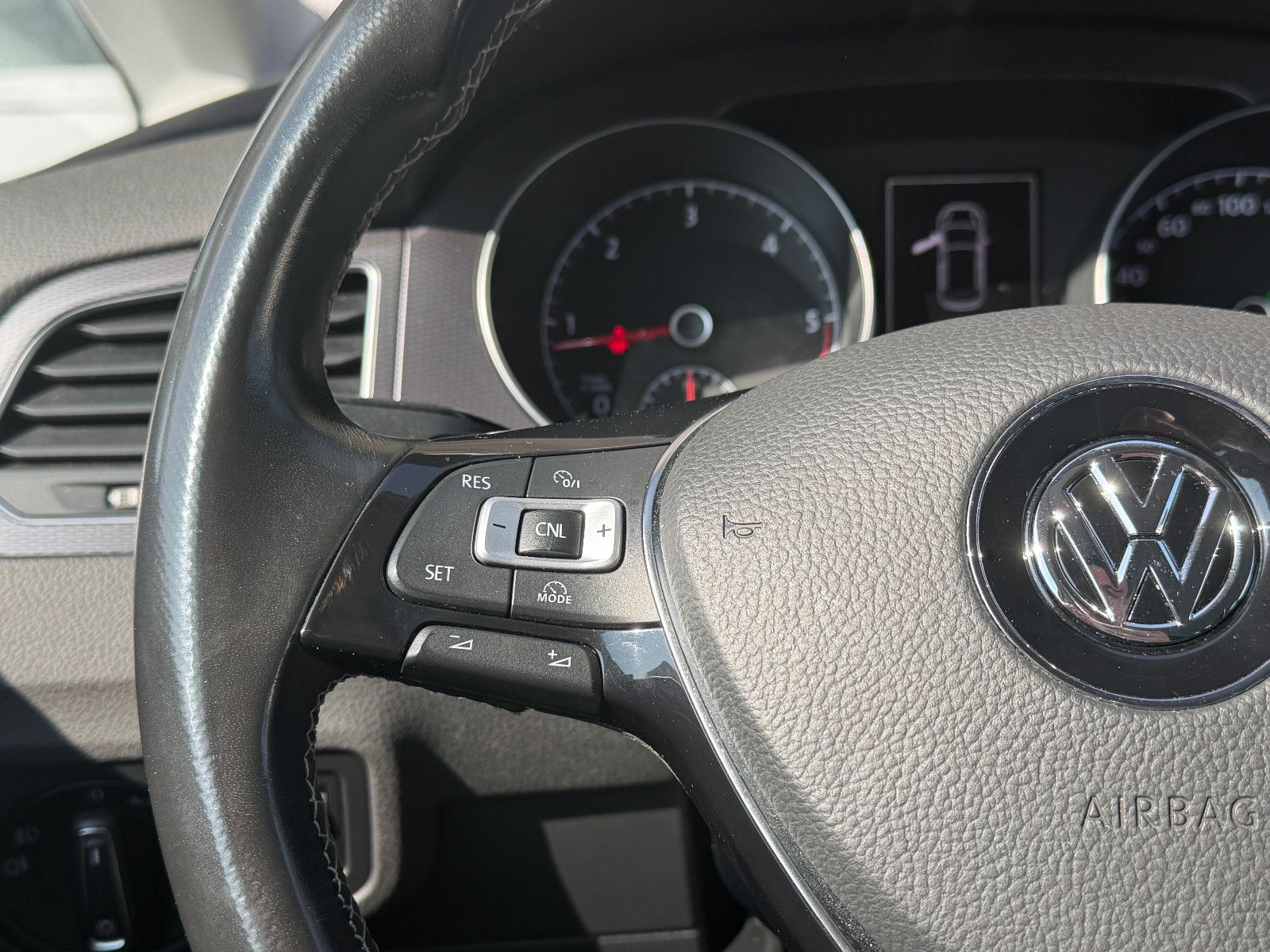 Fahrzeugabbildung Volkswagen Golf Sportsvan VII Lounge /AUTOMATIK/ACC/SHZ/