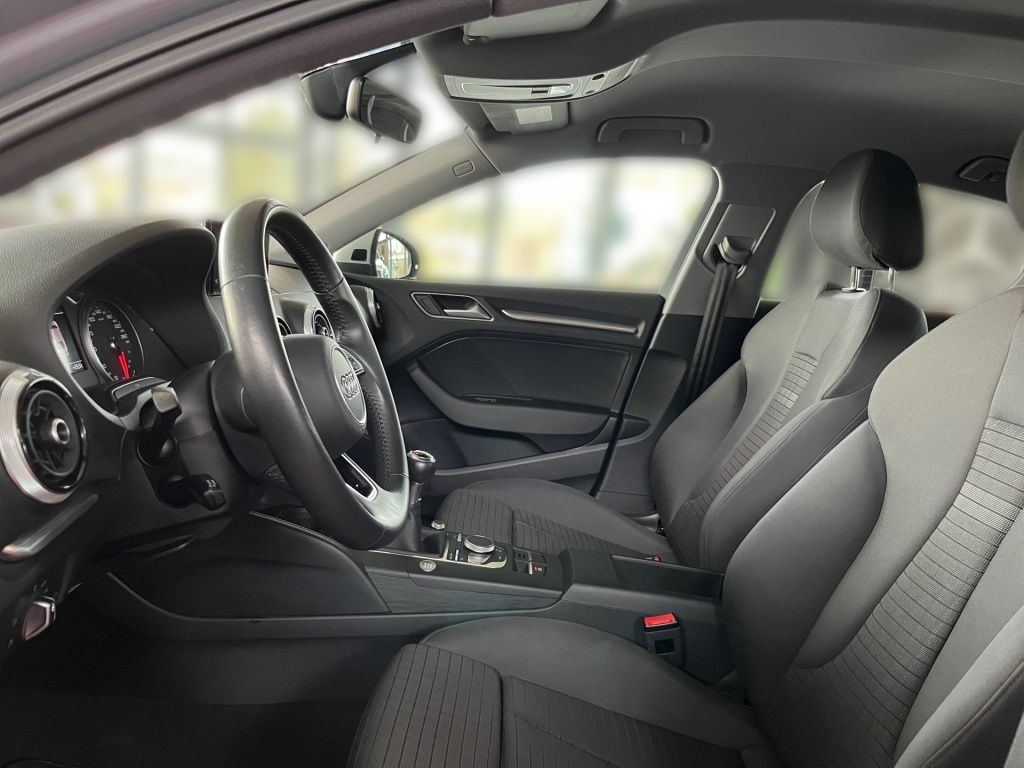 Fahrzeugabbildung Audi A3 35 TFSI Limo ACC Kamera Bi-Xenon PTS Navi