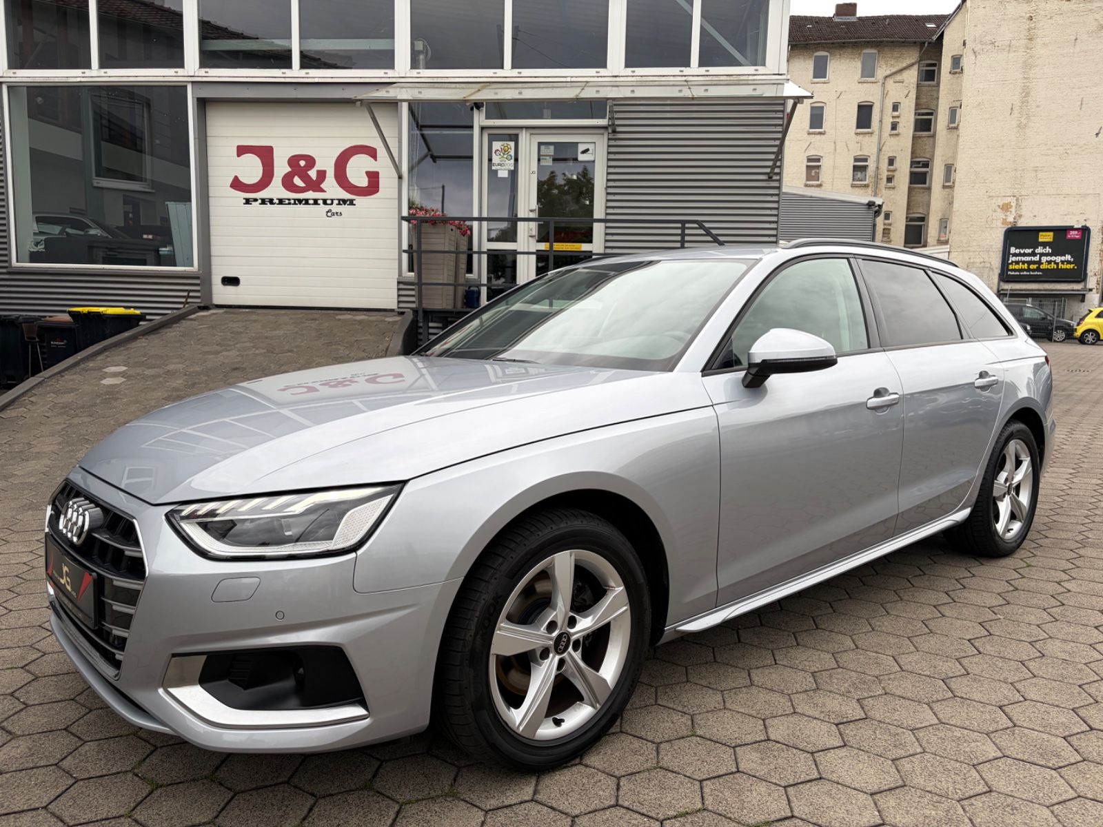 Audi A4 - 1