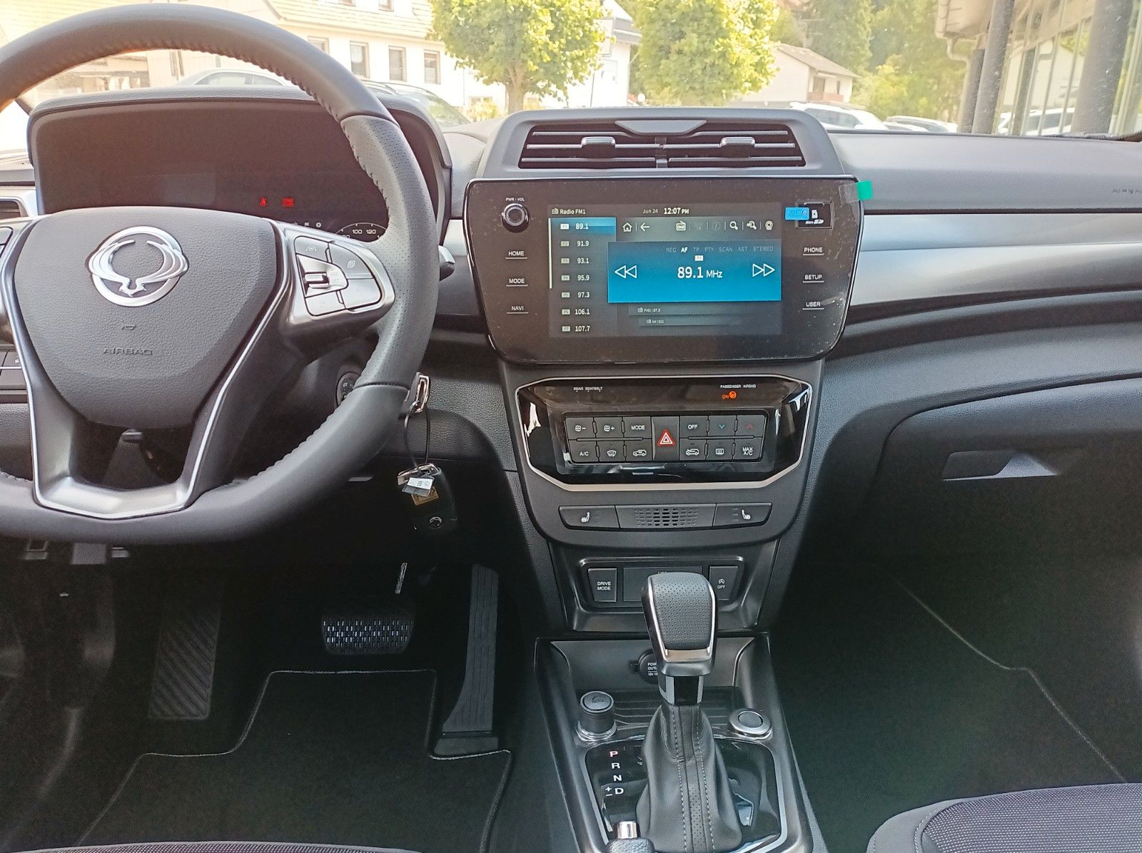 Fahrzeugabbildung KGM TIVOLI NOMAD+SH+KLIMAANLAGE+R.-KAMERA+10.25 ZOLL