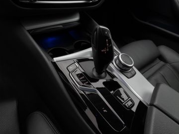 Fahrzeugabbildung BMW 520d Kamera Laser HUD DAB 4xKlima AHK Komfort
