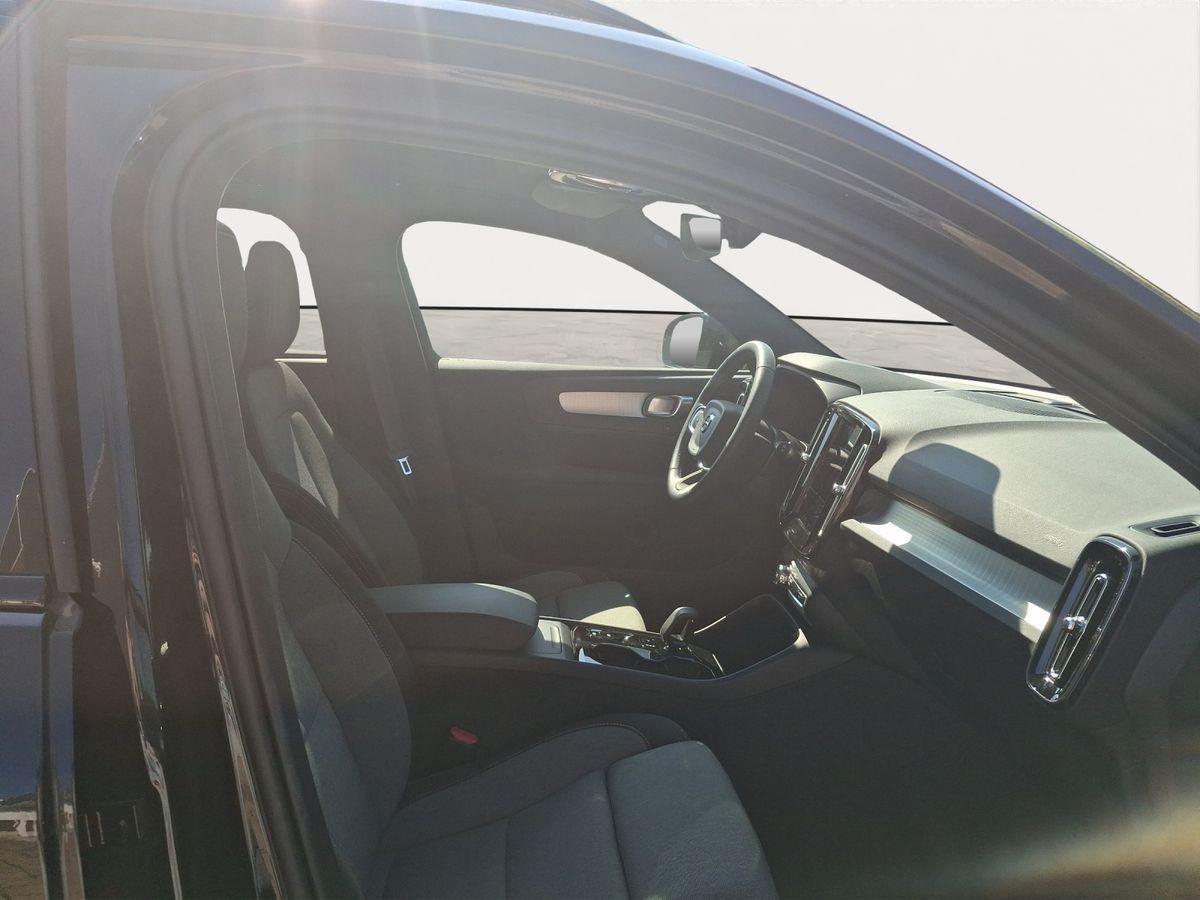Volvo XC40 B3 Black Edition Plus 360° PANO AHK H/K 20"