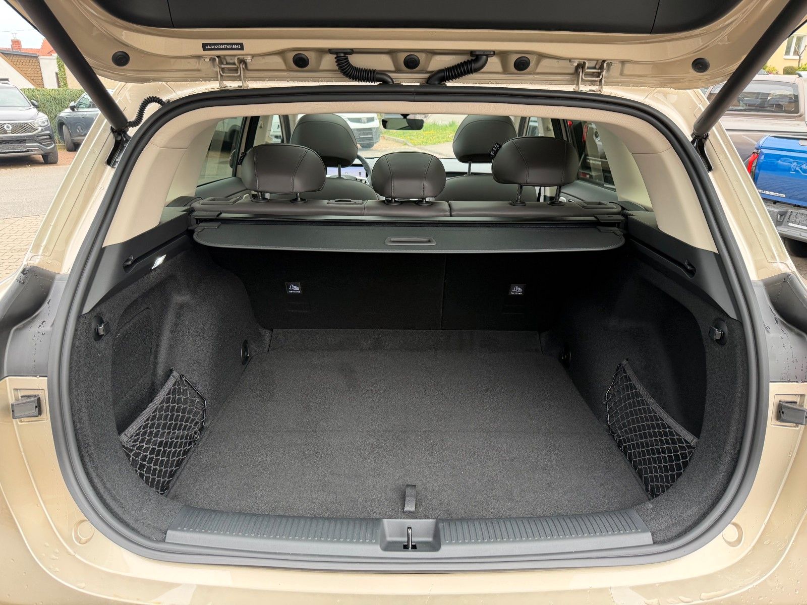 MG S6 EV