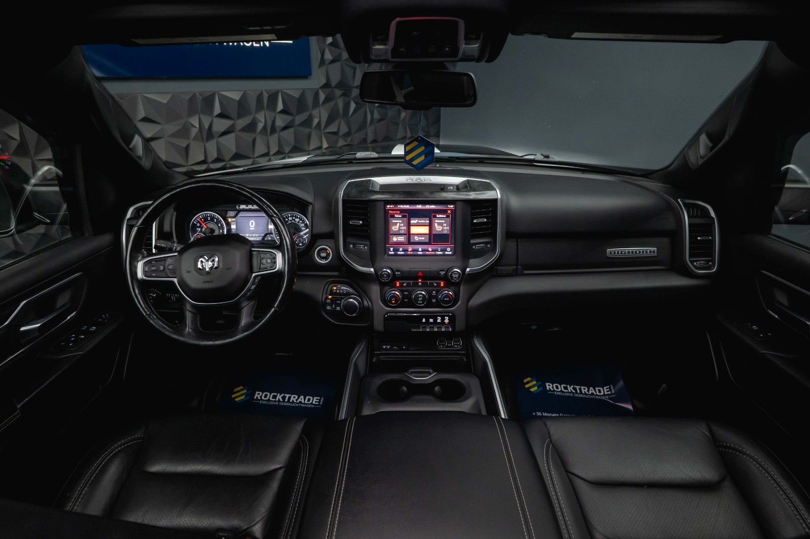 Fahrzeugabbildung Dodge RAM 5.7 V8 HEMI 4x4 OFFROAD Night-Paket *PANO*