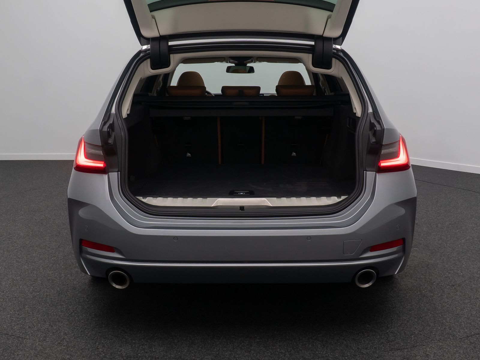 Fahrzeugabbildung BMW 320e Individual DAB HiFi Panorama Sport Leder