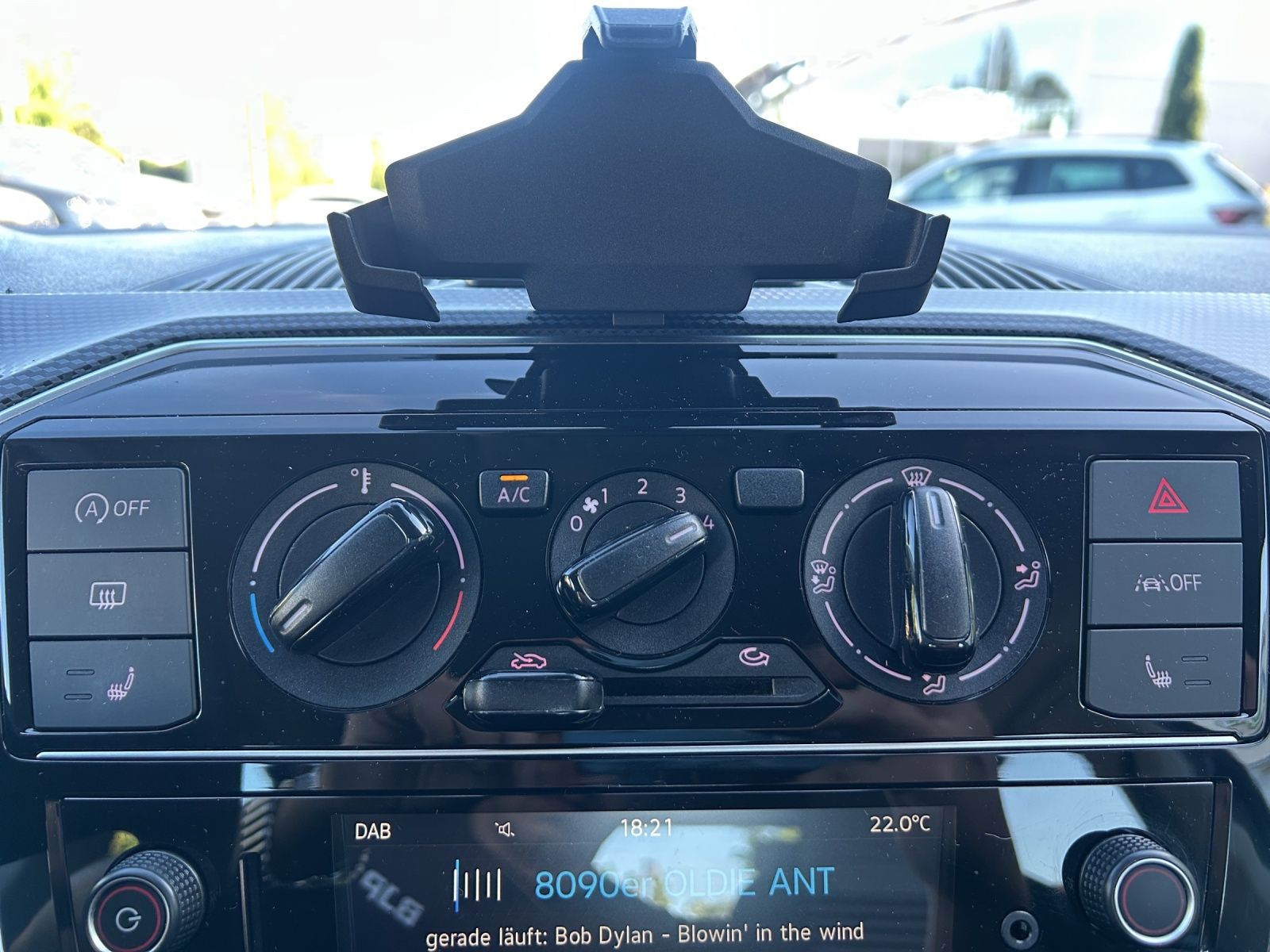 Fahrzeugabbildung Volkswagen up! Klima SHZ GRA RFK maps+more