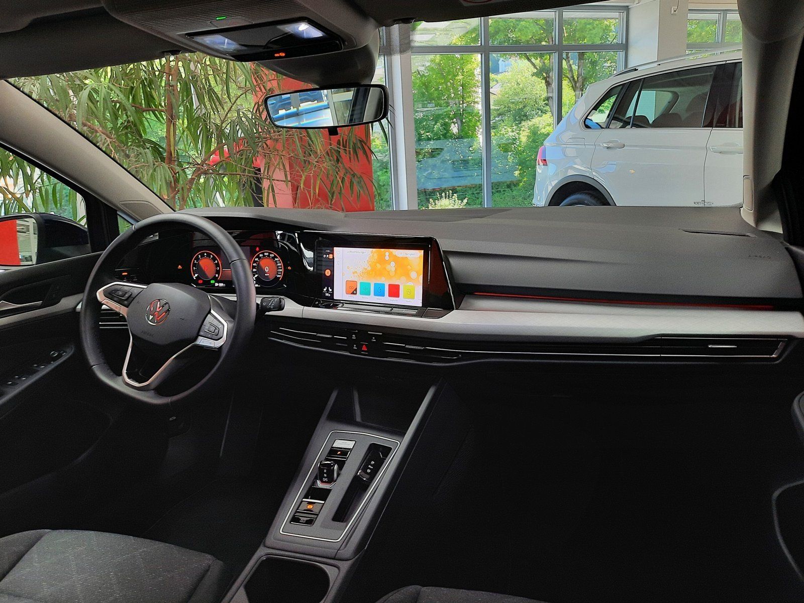 Fahrzeugabbildung Volkswagen Golf Variant Life eTSI DSG *Navi*PDC**LED*ACC*
